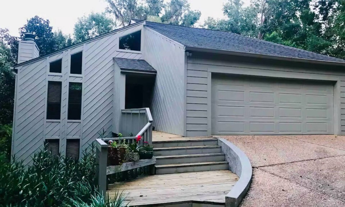 Killearn Estates House | Charming 2-bedroom house with privacy and a tranquil wooded view