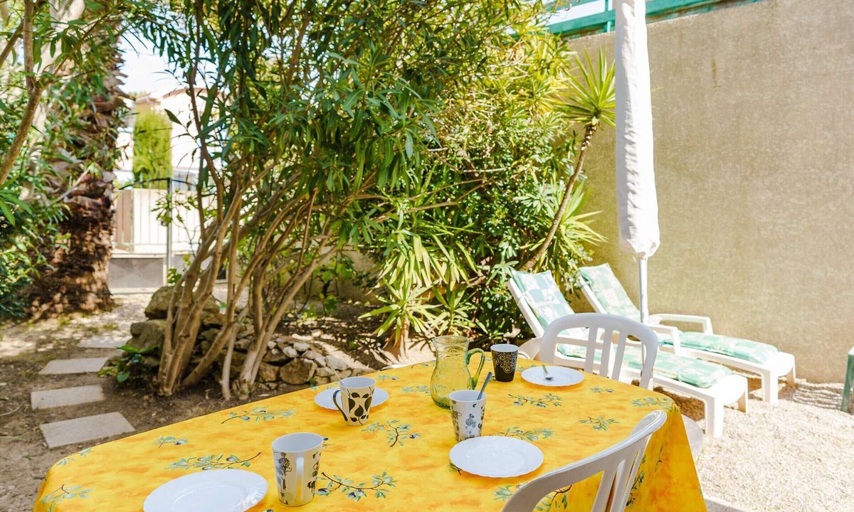 Gruissan Villa | Charming 2-Bedroom Villa with Terrace in Gruissan - Sleeps 4, Pet-Friendly, Secure Parking