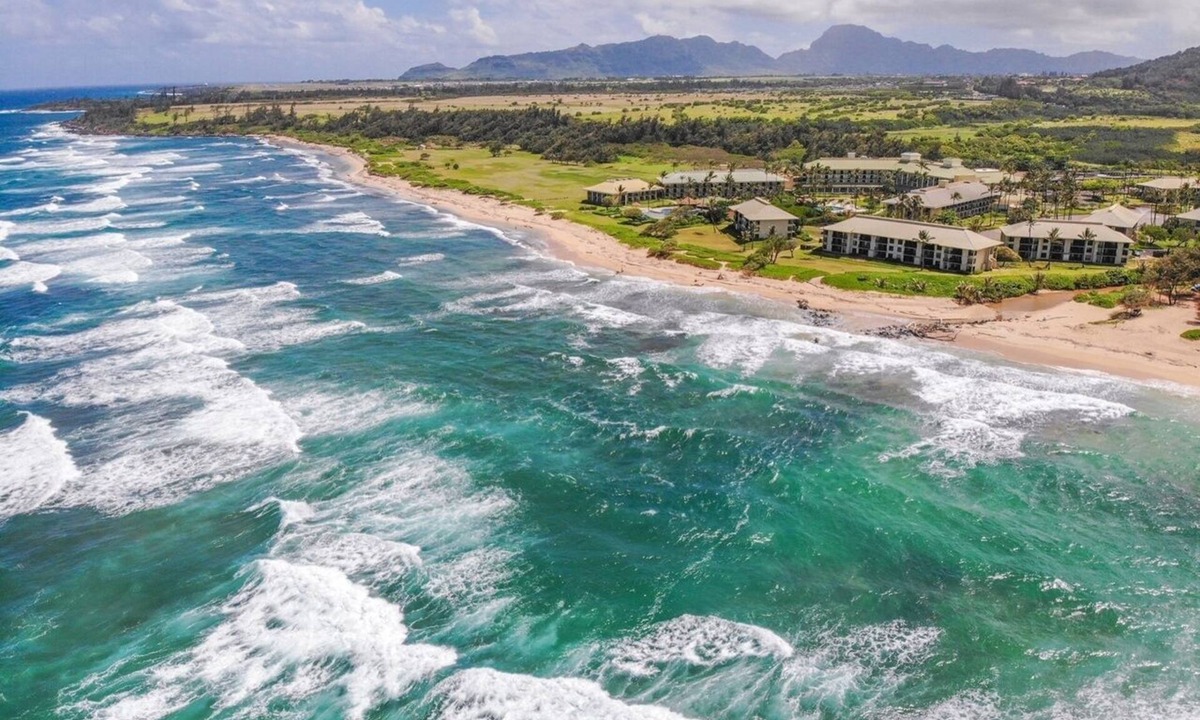 Hanamaulu Condo | Charming 2-bedroom Villa A/C, Resort Access, Pools, Beach Front, Free Parking!