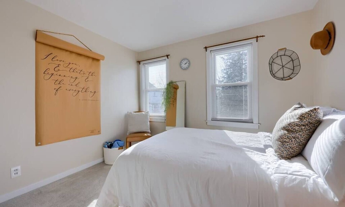 Ephrata House | Charming 2 bedroom w/Firepit and Outdoor Space