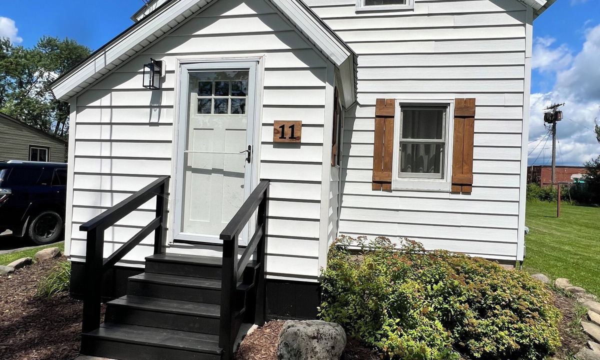 Potsdam House | Charming 2 BR home - newly renovated