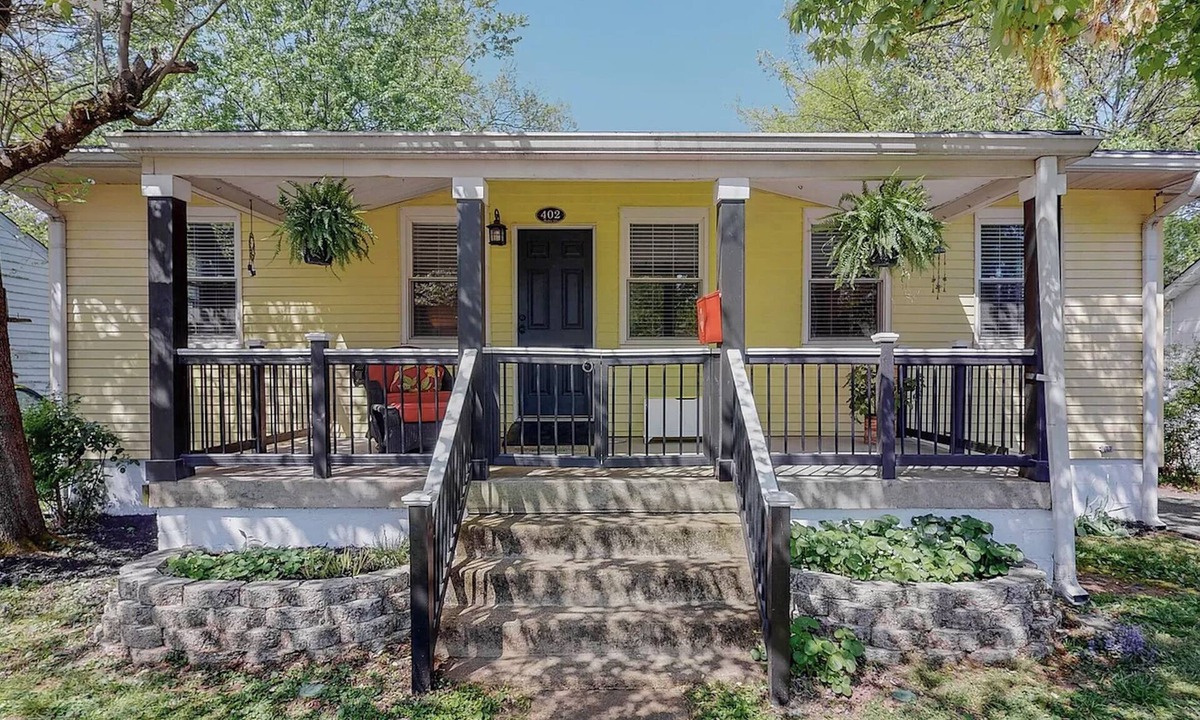 Old Hickory House | Charming 2 BR house in Old Hickory Village, a short walk from the lake road
