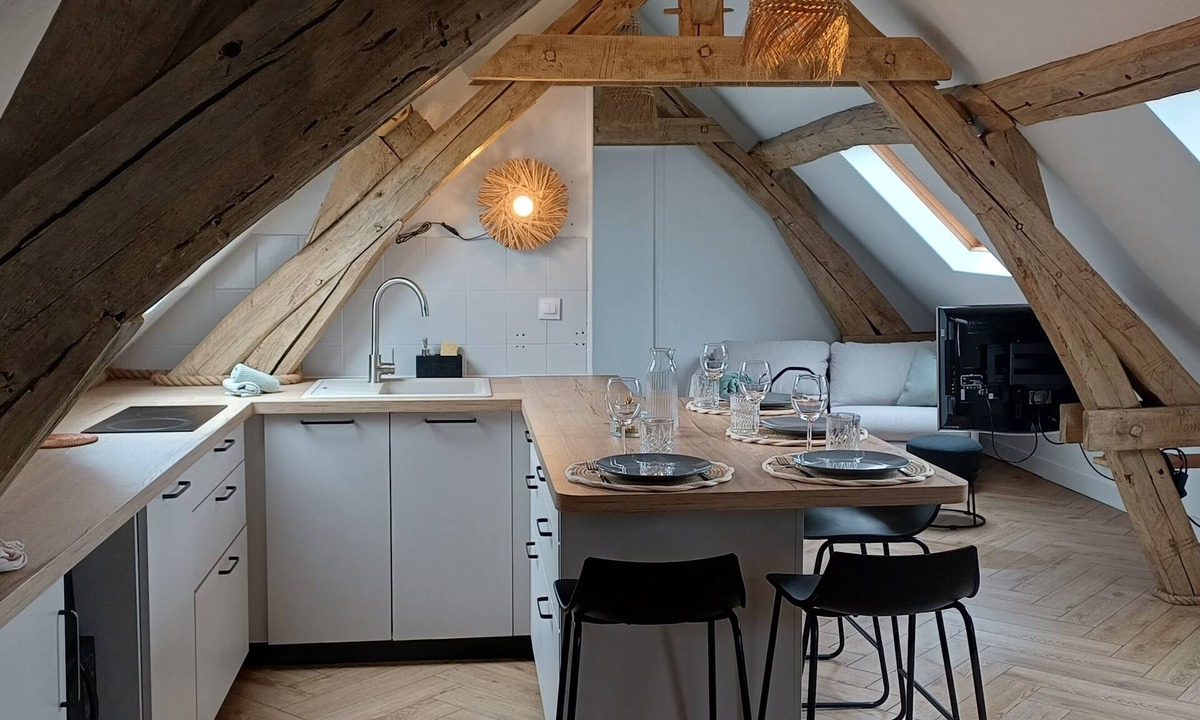 Clermont Apartment | Charming 2-room apartment, 1 Bedroom - Clermont Centre - Near train station