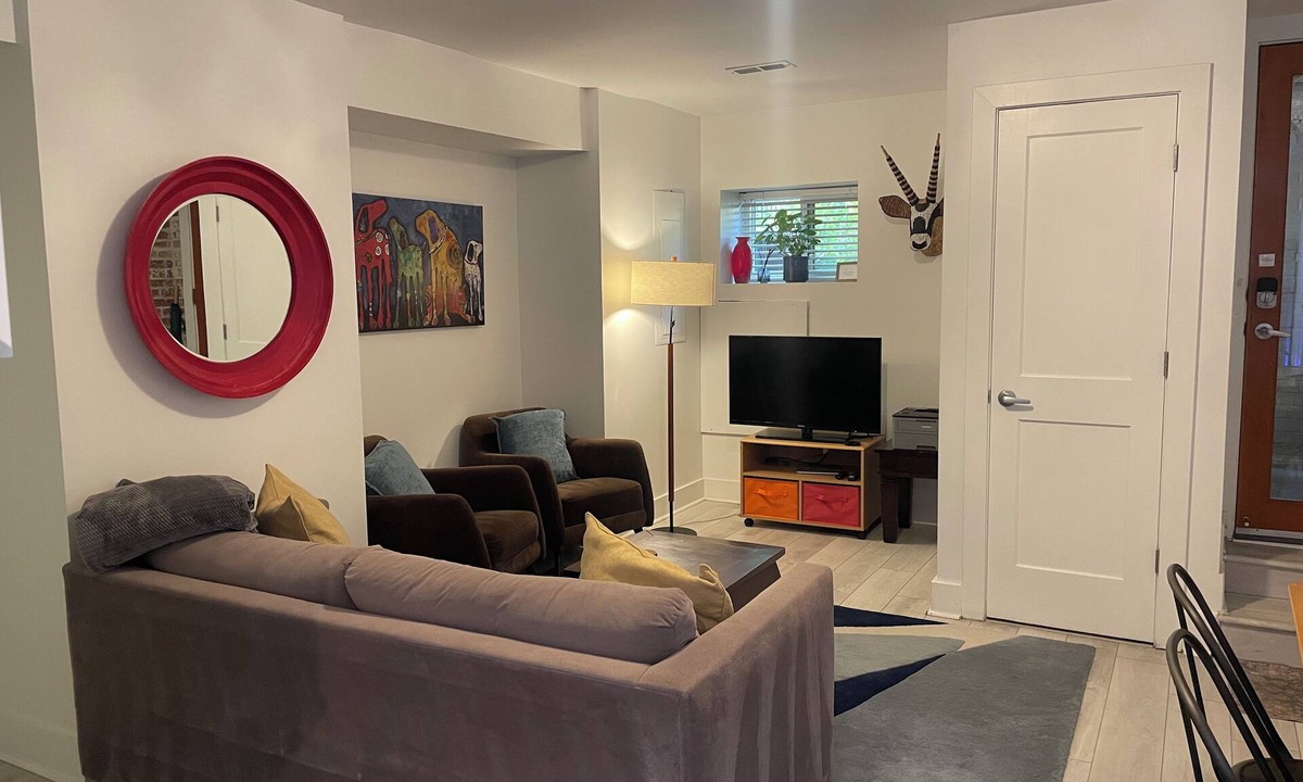 Columbia Heights Bed & Breakfast | Charming 2BD/1BA in Hip Area - Near Metro
