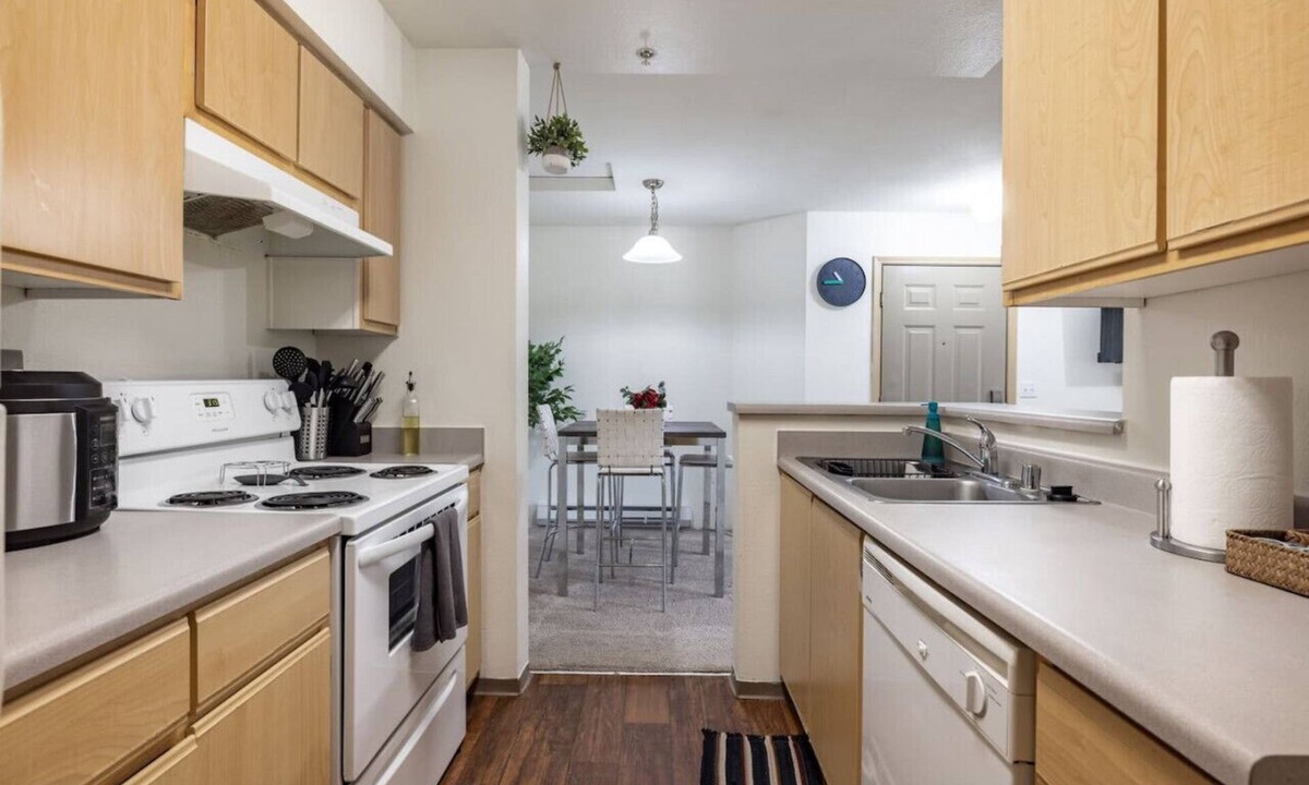 Covington Apartment | Charming 2BD/2BA Retreat in Covington, WA
