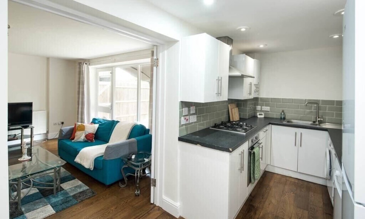 Streatham Hill Apartment | Charming 2BD Flat in Tulse Hill with Garden