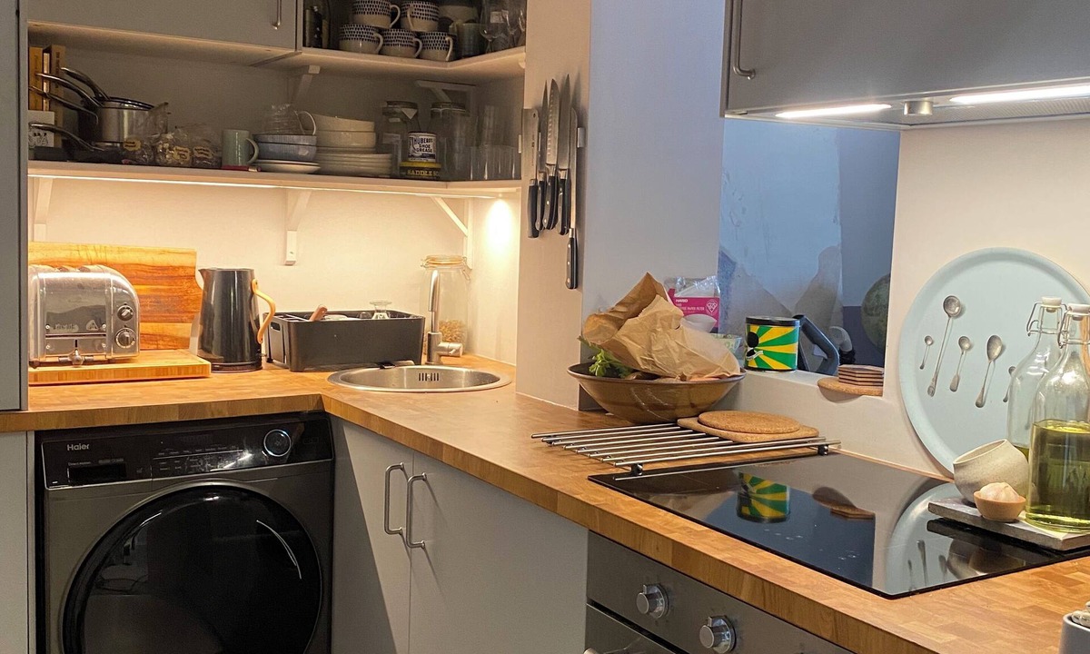 Cantelowes Apartment | Charming 2BD Hideaway - Caledonian Road, Camden!