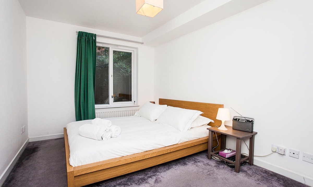 St. George's House | Charming 2BD Retreat with Garden and Parking