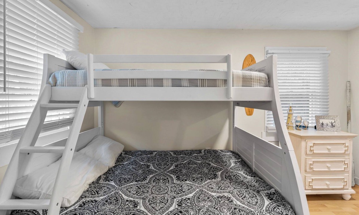 Falmouth Cottage | Charming 2BR Coastal Cottage – Walk to Surf Drive Beach & Downtown!