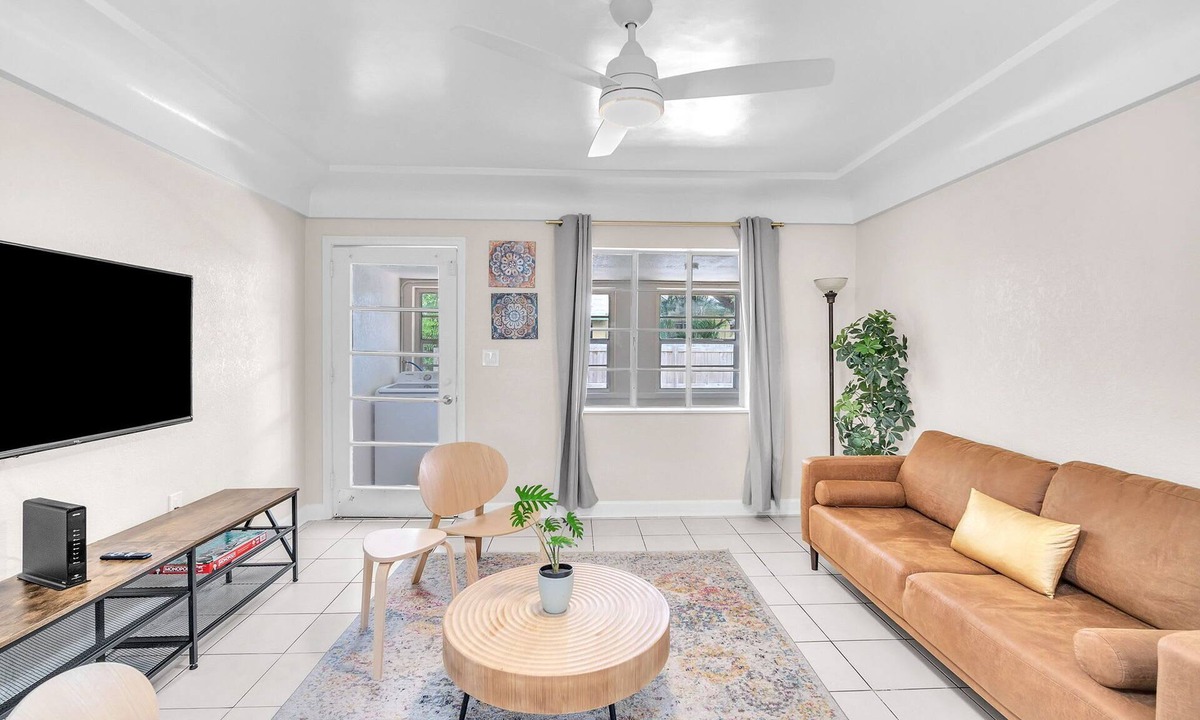 Dania Beach House | Charming 2BR Dania Beach Bungalow Getaway