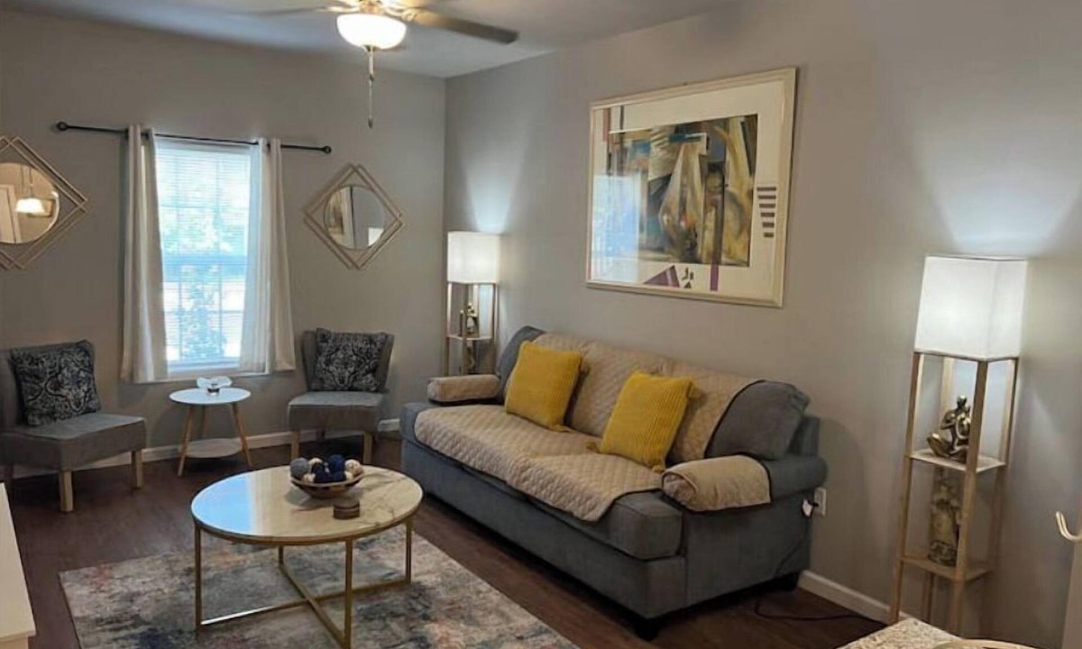 Valdosta Apartment | Charming 2BR Easy Access to VSU, SGMC & Downtown