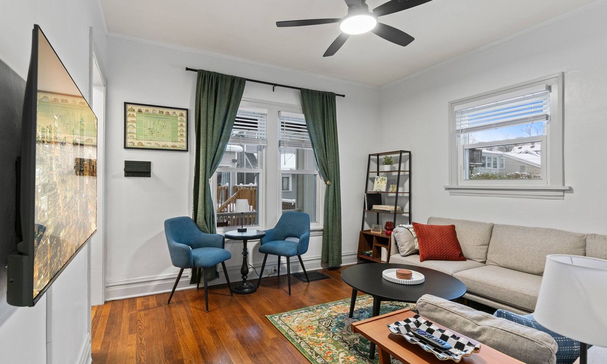 Oak Park House | Charming 2BR Hideaway FLW District-Theater/Games/Laundry/Office/Private Backyard