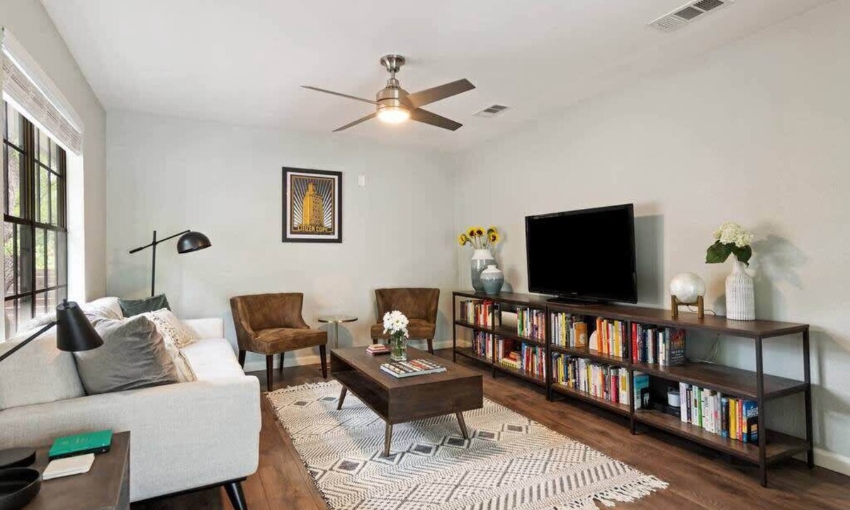 South Manchaca House | Charming 2BR Home in South Austin