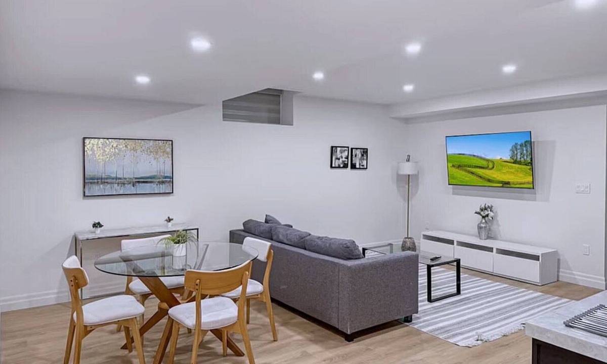 LaSalle House | Charming 2BR LowerSuite in LaSalle w/Private Entry