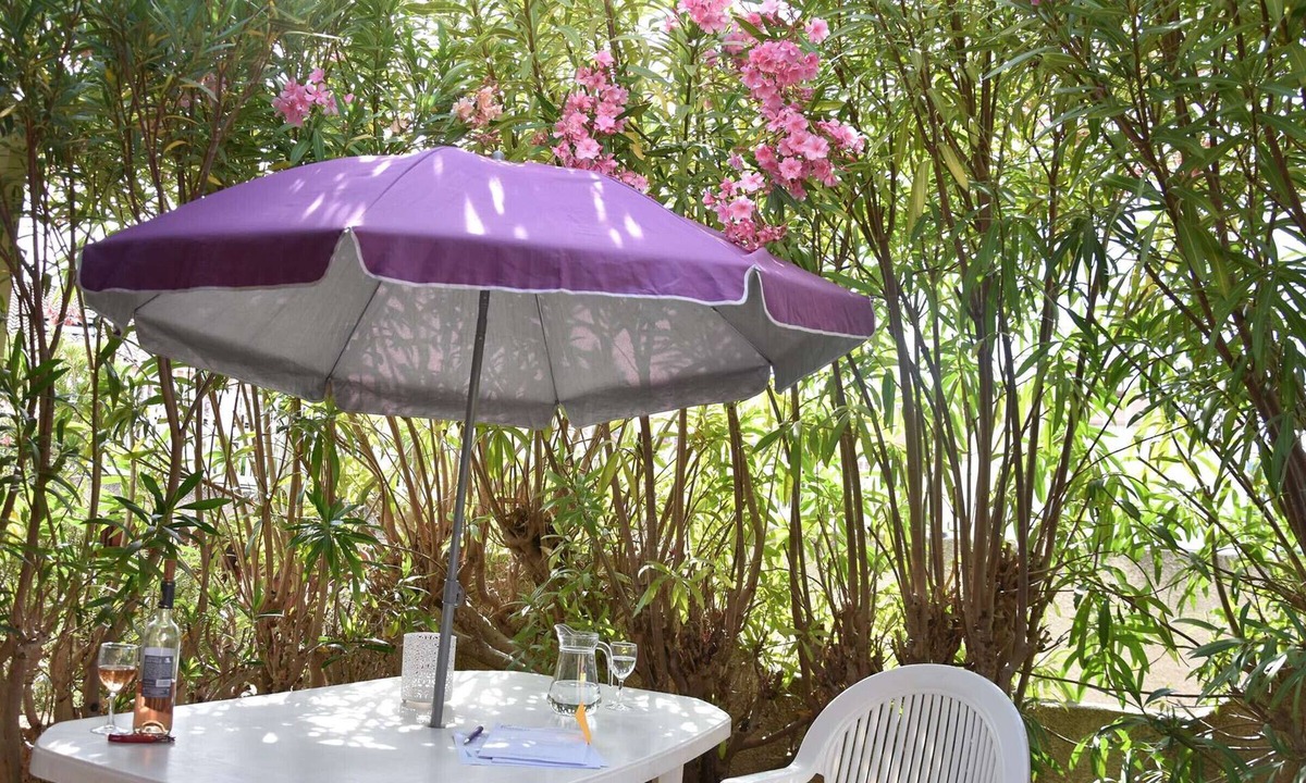Les Ayguades House | Charming 2BR Pavilion with Pool Access, Terrace, and Parking, 400m from Sea