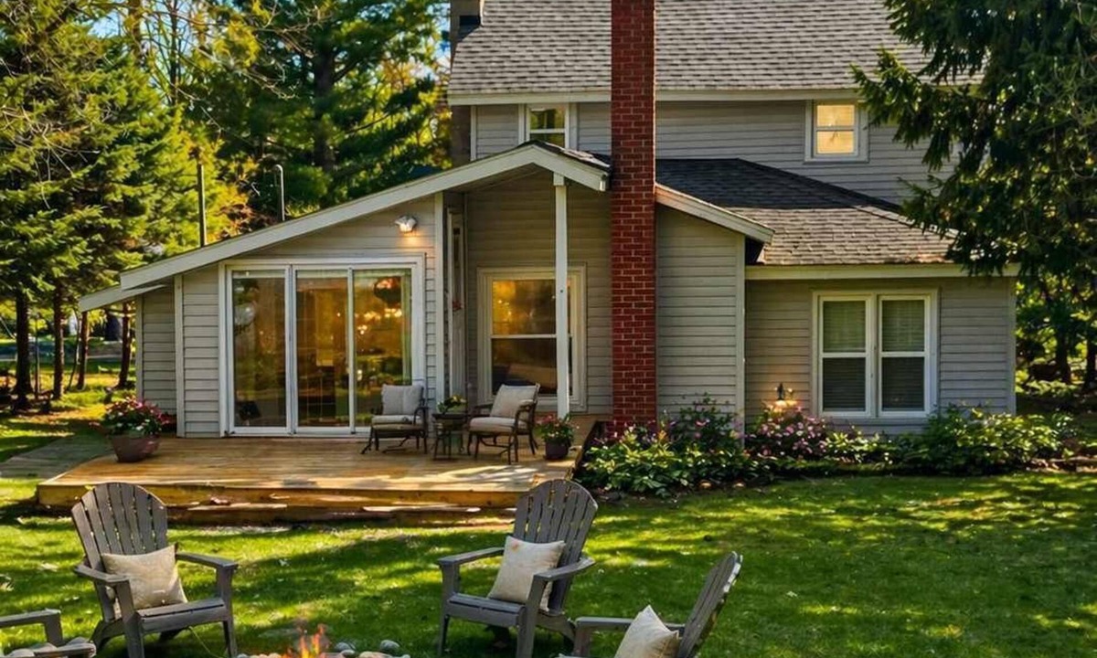 Bellaire House | Charming 2BR Pet-Friendly + Walk to Downtown
