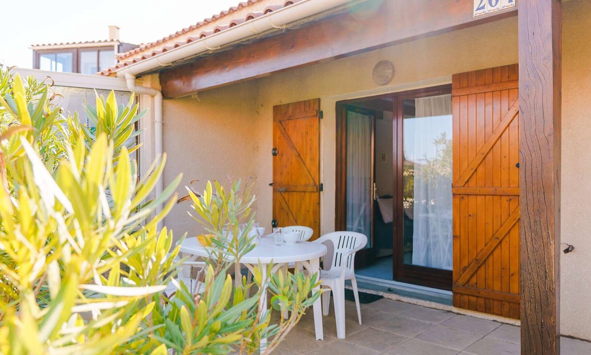 Les Ayguades Villa | Charming 2BR Villa with Pool, Garden, BBQ, Parking – Pets Allowed!