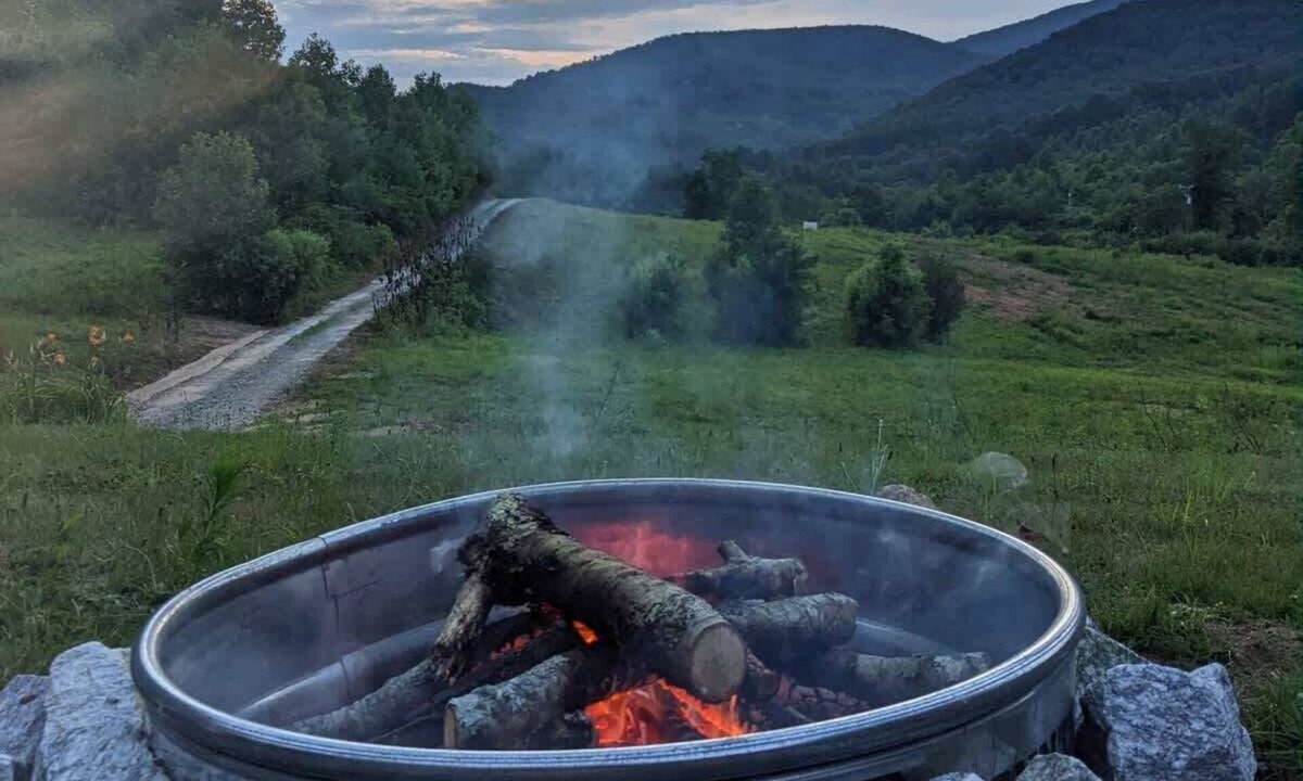 Hendersonville House | Charming 2BR w/Fire Pit + Mountain Views + Free Tickets