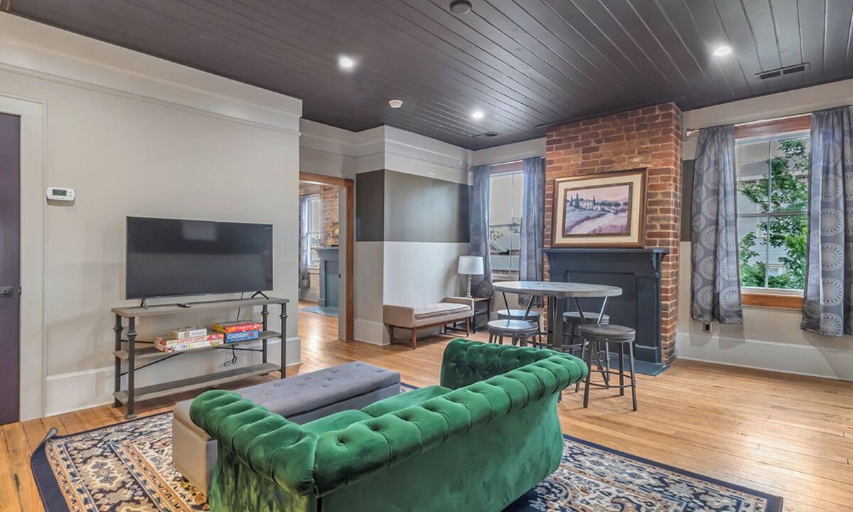 Savannah Victorian District Condo | Charming 2BR w/ Porch Historic Stay Near Forsyth Park