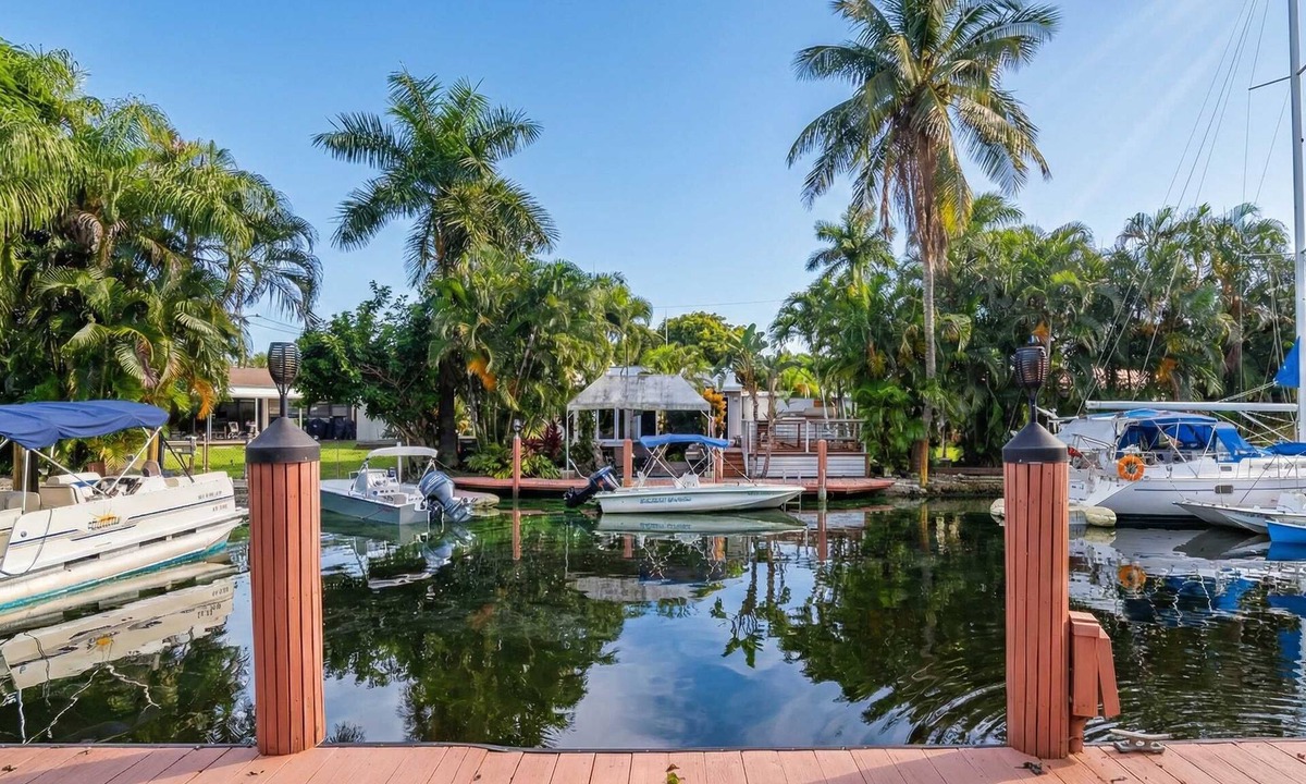 Citrus Isles House | Charming 2BR Waterfront House with Kayaks
