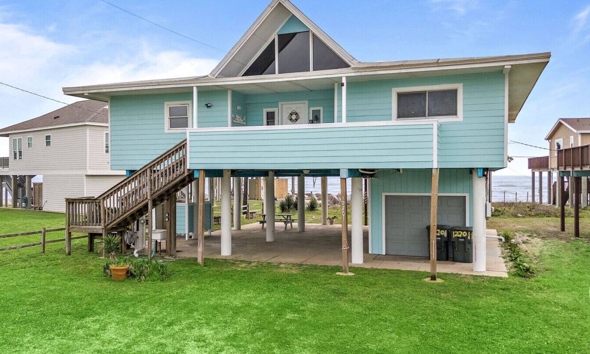 Bermuda Beach House | Charming 2nd Row Home with Ocean Views