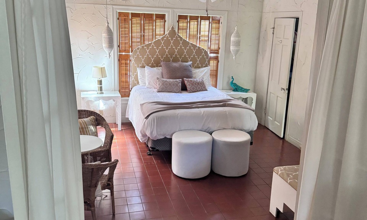 Barton Heights House | Charming 3-2 bedroom bungalow, WiFi, central AC, central Austin. Walkable! nnn