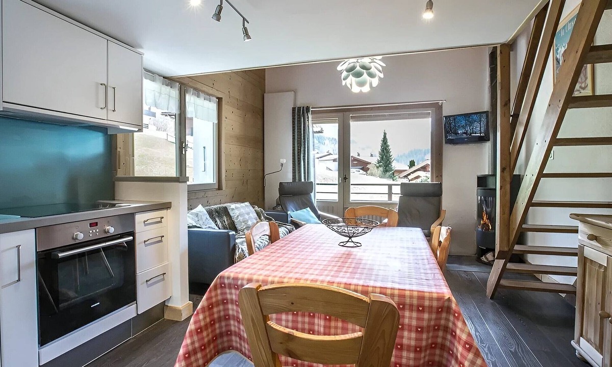 La Clusaz Apartment | Charming 3* apartment, near slopes, wood stove, garage, WIFI
