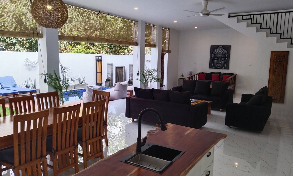 Senggigi House | Charming 3-bedroom villa with AC and WiFi in serene Nusa Tenggara Bar