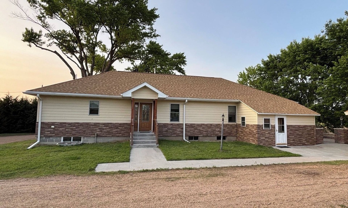 Inavale Other | Charming 3-bed, 2-bath ranch house in the serene countryside near Red Cloud.