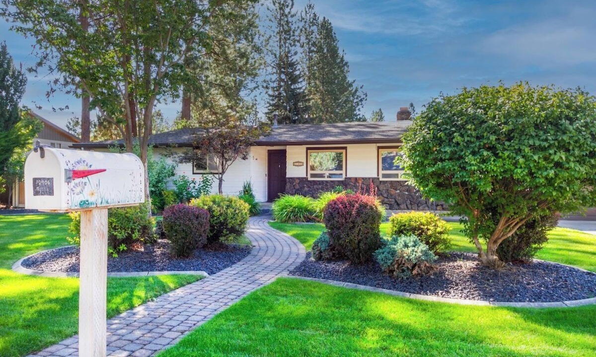 Spokane Valley House | Charming 3 Bed, 2 and a half Bath Family Oasis - Pool, BBQ, Fire Pit