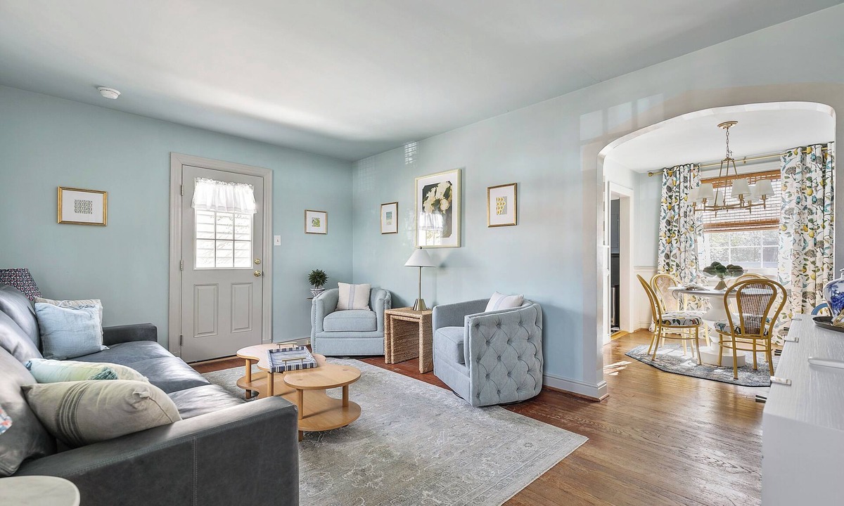 Lakeside House | Charming 3 Bed Cape Cod in Richmond close to hospitals, restaurants and more.