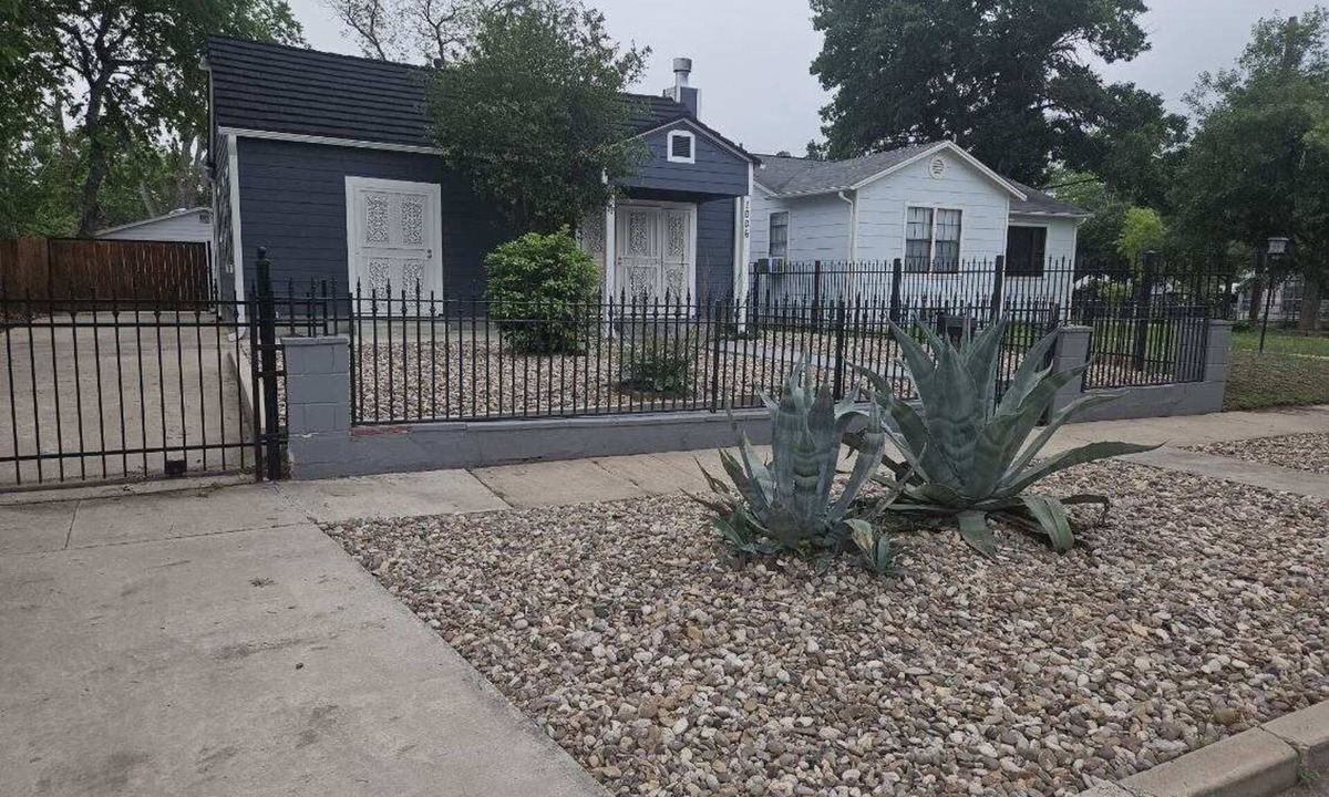 Highland Park House | Charming 3 Bed Home in the Heart of San Antonio