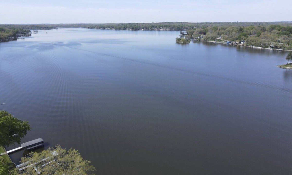 Wonder Lake House | Charming 3 Bed Lakefront Home steps to the water!