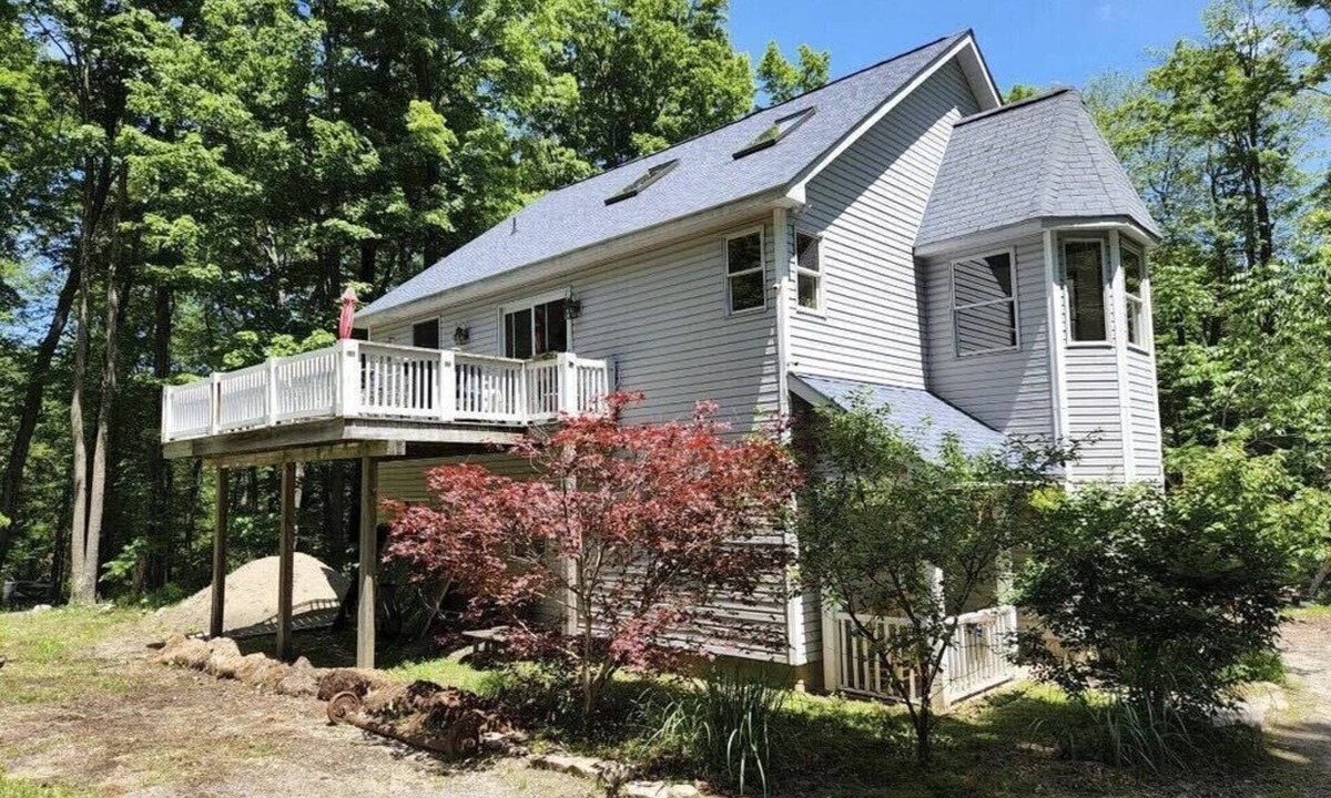 Canadensis House | Charming 3 bed Pocono Mountain Getaway