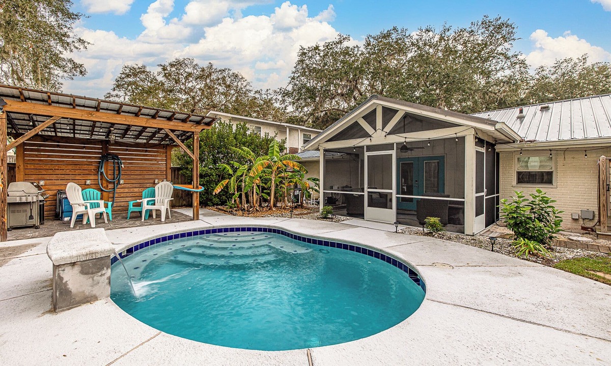 Saint Simons Heights House | Charming 3-bedroom cottage with POOL! Beautiful open floorplan