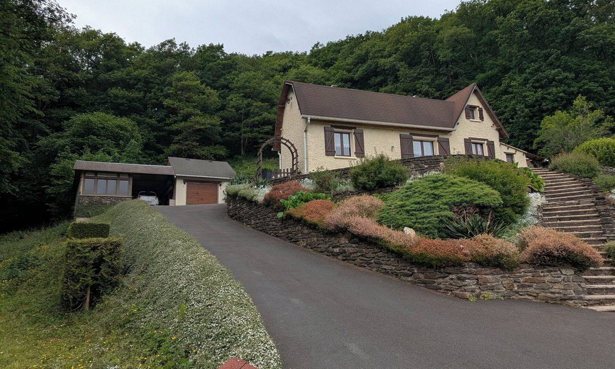 Bogny-sur-Meuse House | Charming 3-bedroom country house, ideal for up to 8 guests.