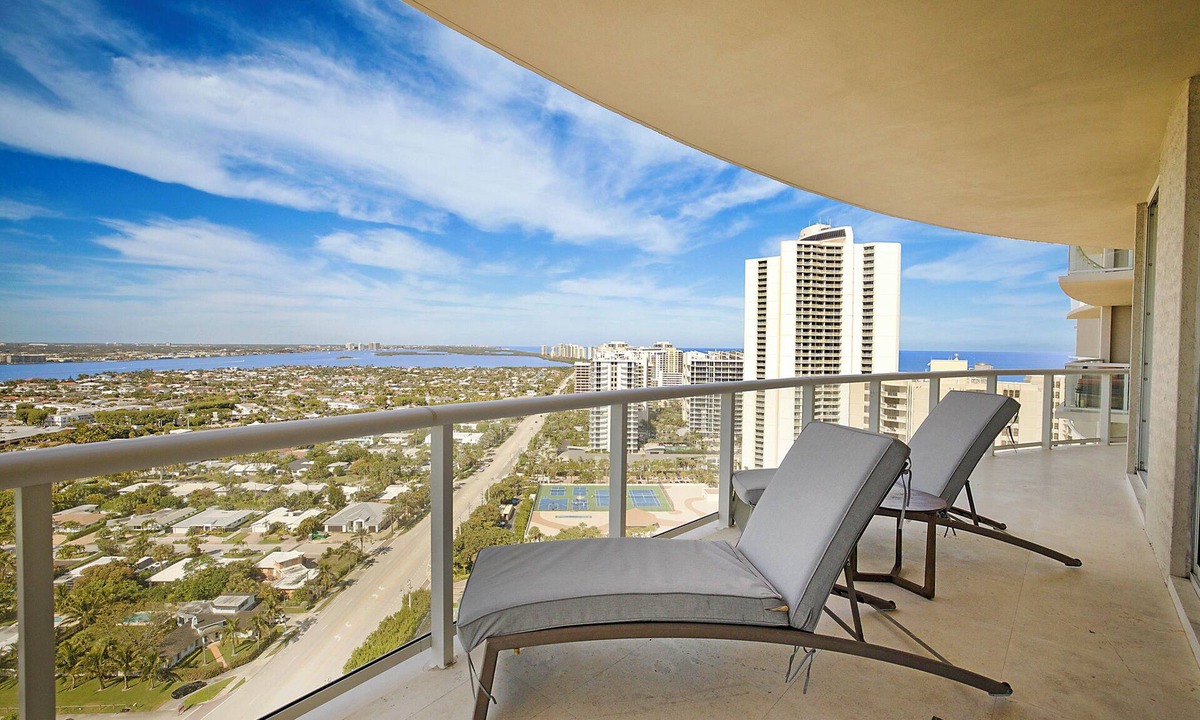 Singer Island Condo | Charming 3-bedroom condo