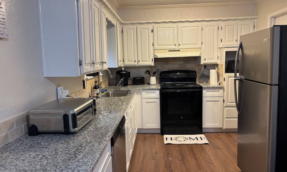 South Oklahoma City House | Charming 3-bedroom house with WiFi, AC in wonderful Oklahoma City