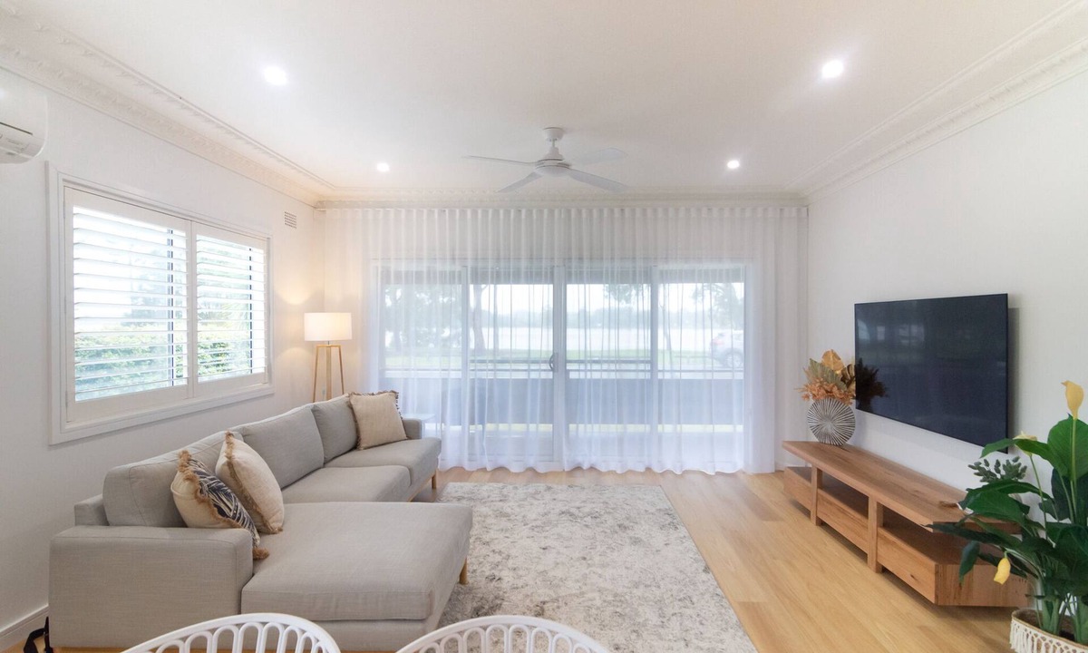 North Haven House | Charming 3 bedroom, modern, waterfront home