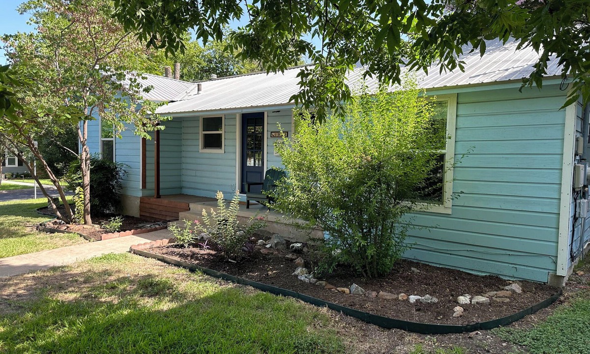 Brentwood House | Charming 3-bedroom Blue house in lovely Austin