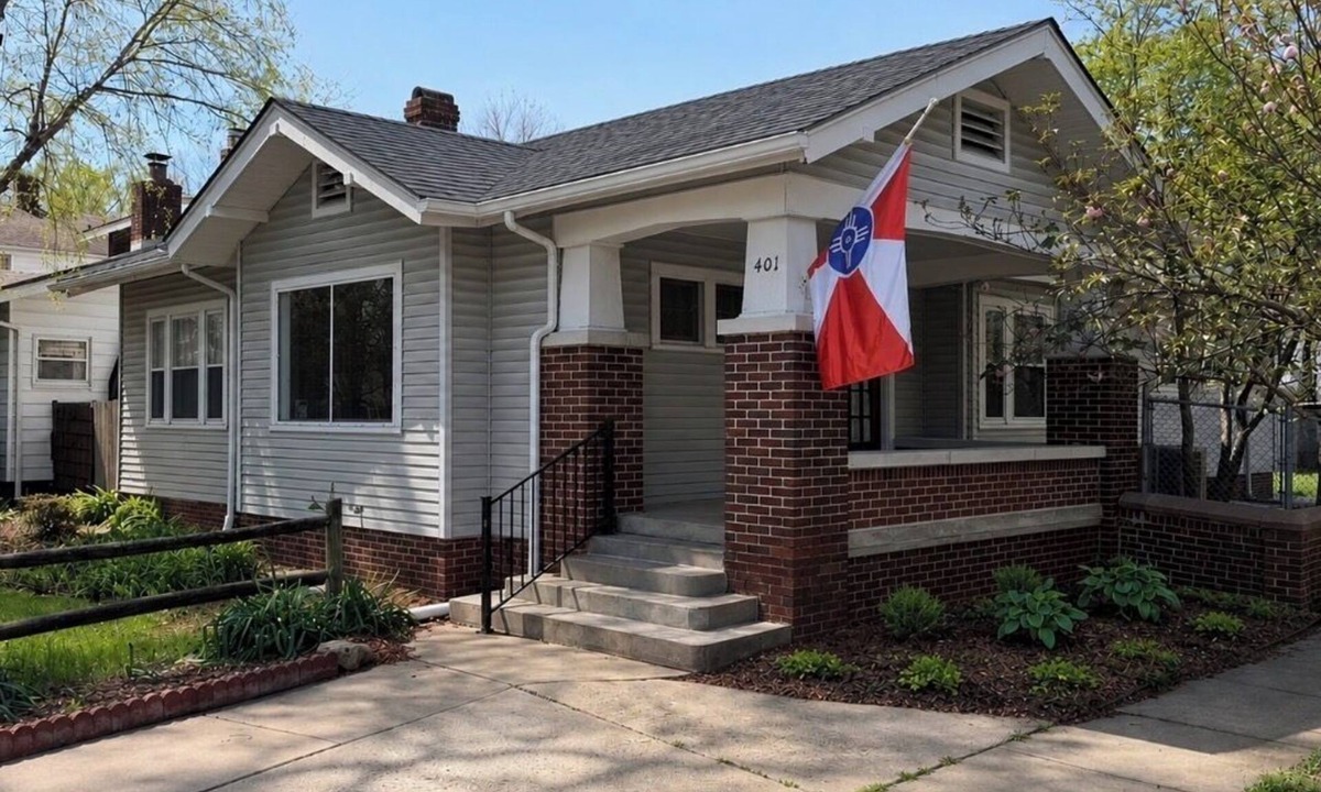 Wichita House | Charming 3-bedroom bungalow, College Hill/downtown Wichita-adjacent w/amenities