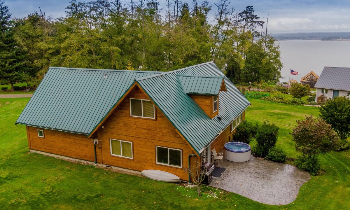 Everett Cabin | Charming 3-bedroom cabin in peaceful Hat Island getaway