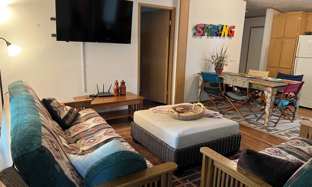 Valois Cottage | Charming 3-bedroom cottage with AC, WiFi in fabulous Hector.