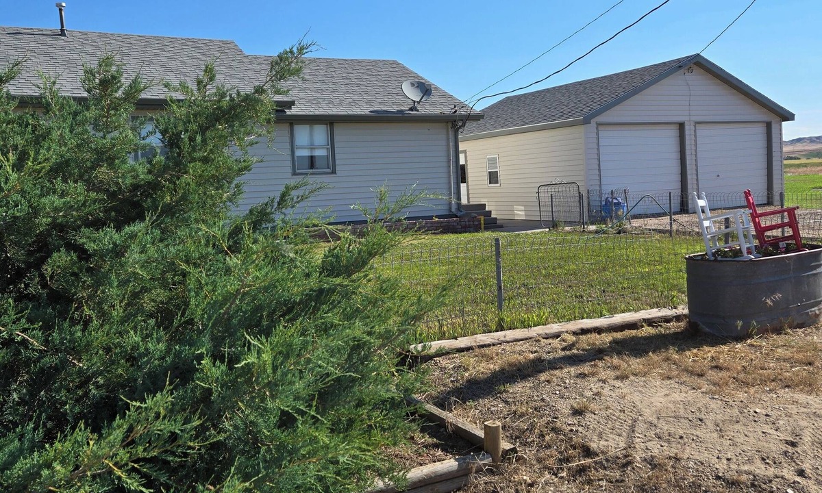 Bridgeport Other | Charming 3-bedroom farmhouse in marvelous Bridgeport with WiFi, AC.