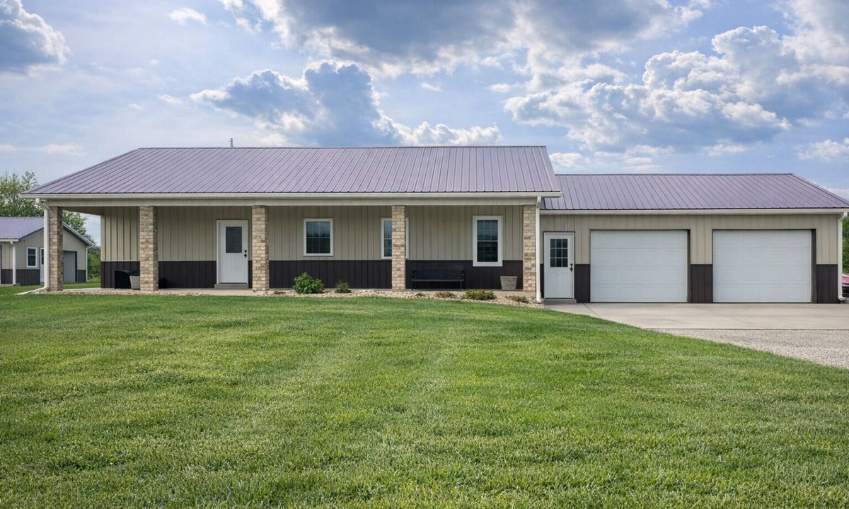 Peculiar Other | Charming 3-bedroom farmhouse outside Harrisonville for relaxing stays