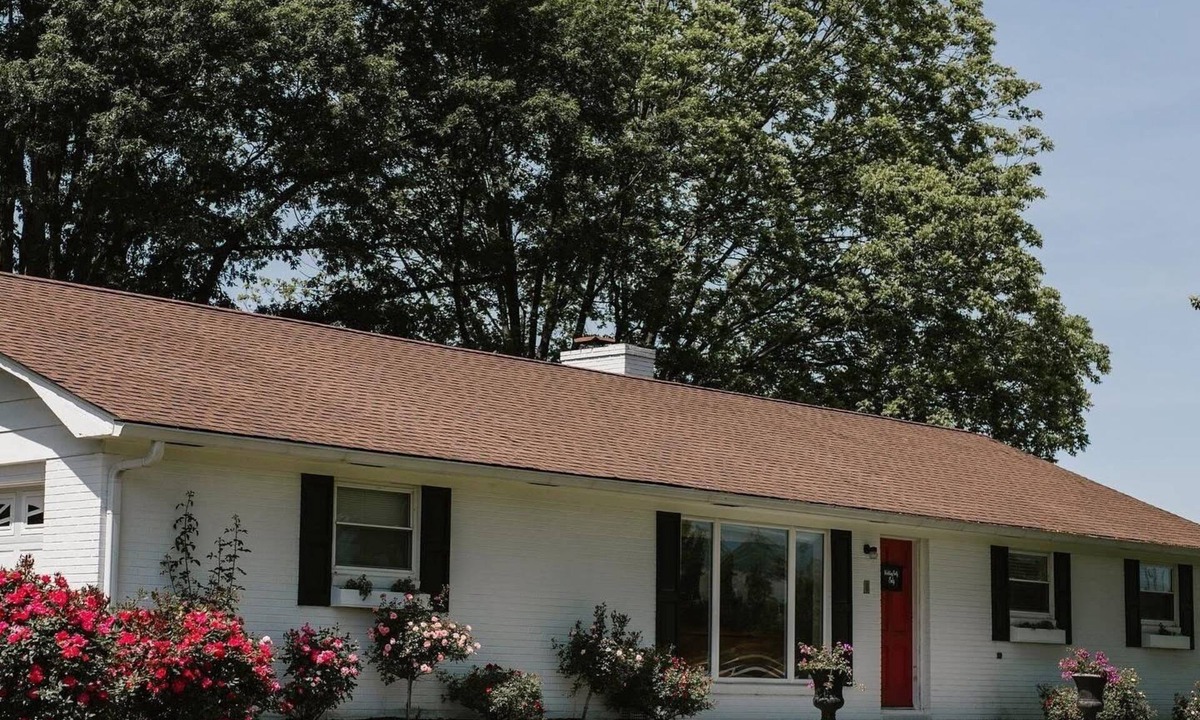 Hamblen County Other | Charming 3-bedroom farmhouse in the hills of East Tennessee