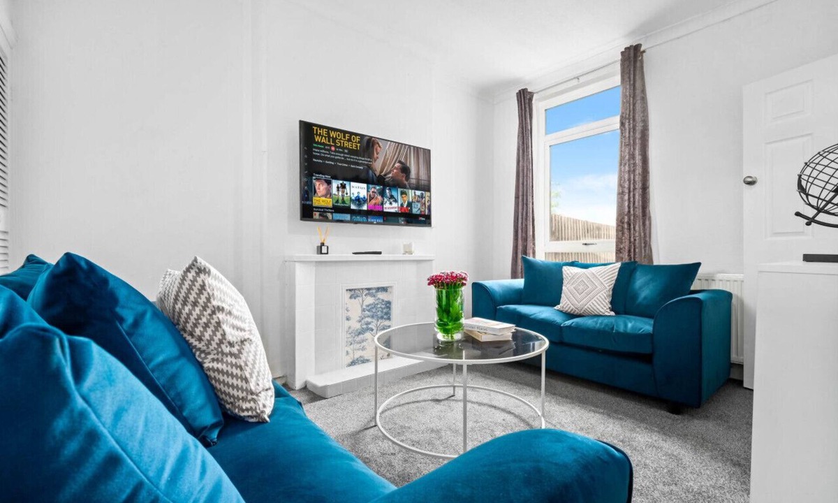 Acocks Green House | Charming 3 bedroom House with Parking