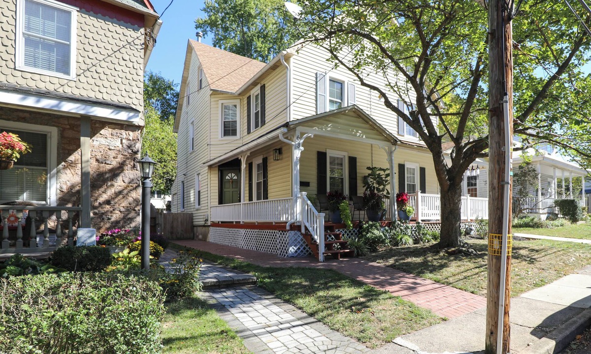 Doylestown House | Charming 3 bedroom home located in the center of Doylestown Borough