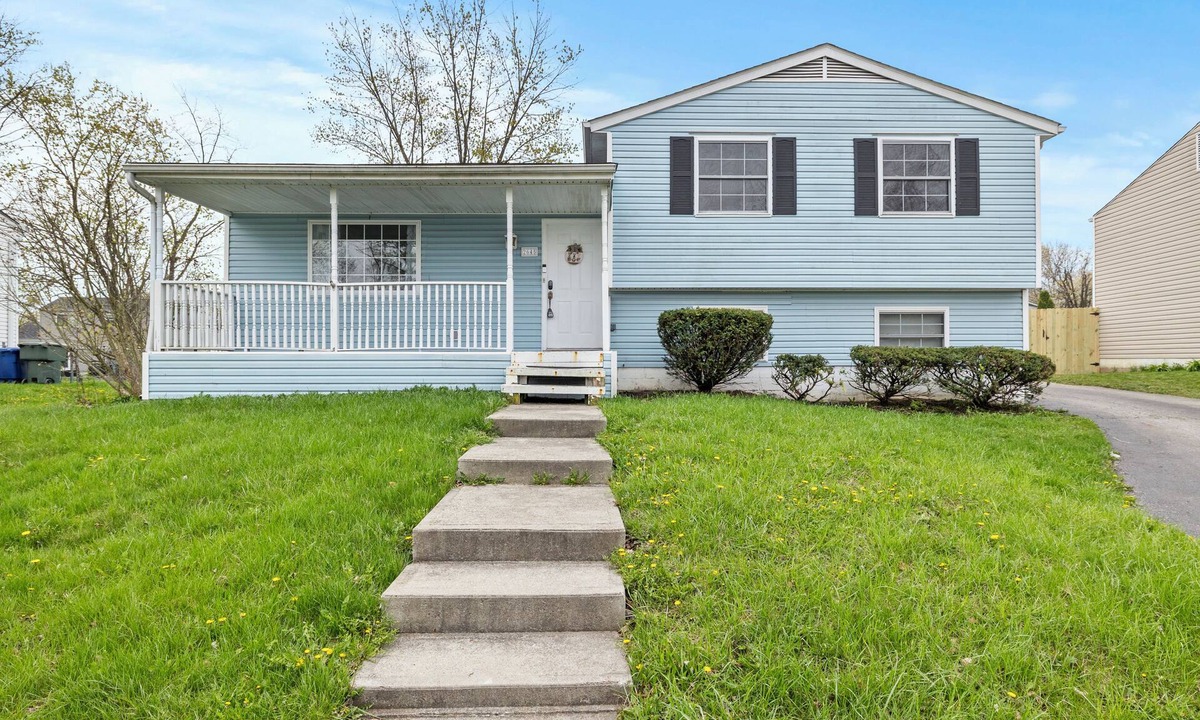West Columbus House | Charming 3-bedroom house with fitness room and AC in Grove City