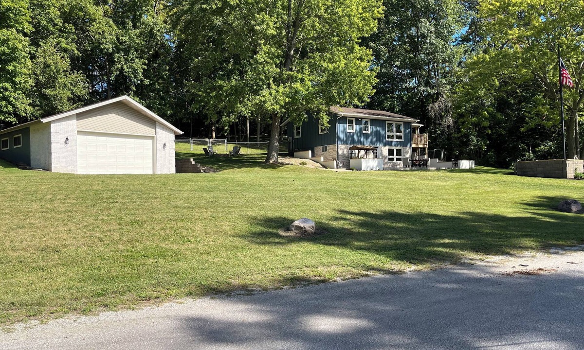 Monticello House | Charming 3-bedroom house across from Lake Freeman
